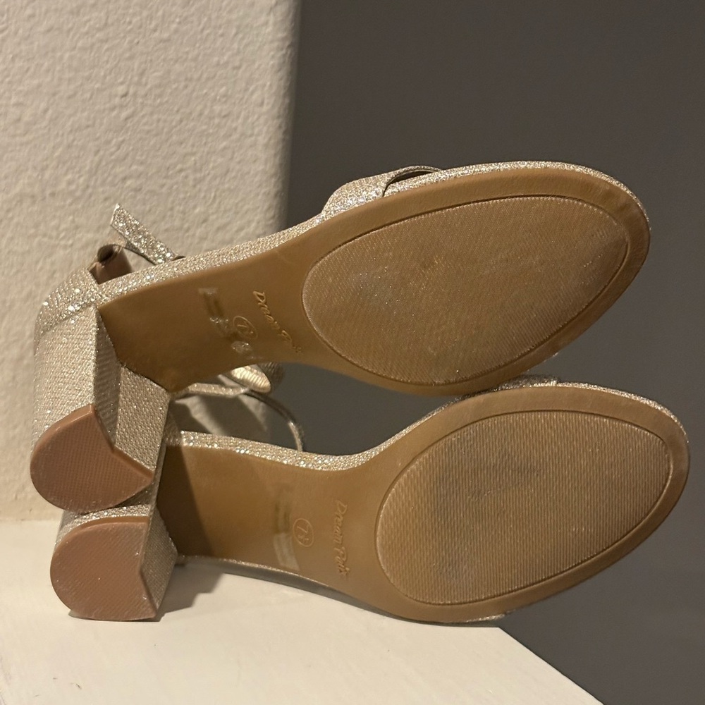 DREAM PAIRS Womens Low-Chunk Low Heel Pump Sandal, Size 7.5 Gold Glitter - Picture 9 of 10